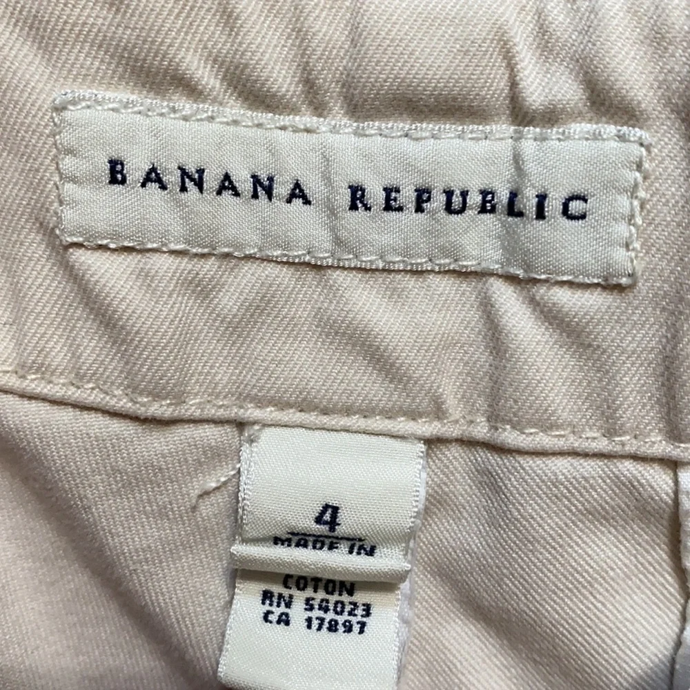 Banana republic cream shorts size: 4